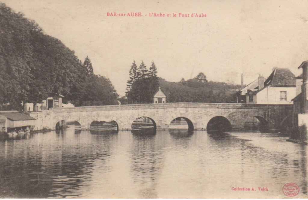 Postcard image showing the bridge over the river Aube