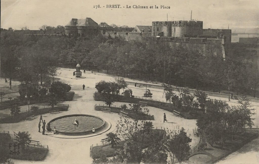 Postcard image of showing a plaza with a medieval castle in the background, from Brest, France.