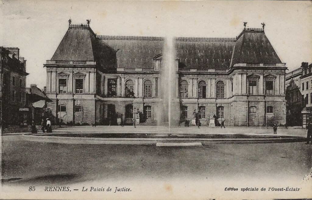 Postcard photo showing the "Palace of Justice" in Rennes, France